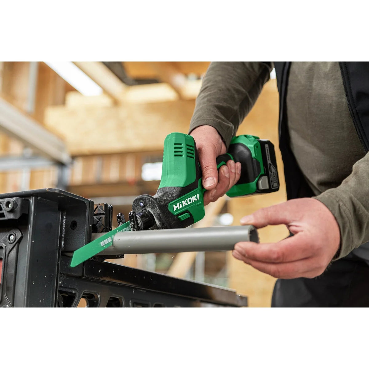 Segaccio universale a batteria  18 V - versione solo corpo macchina