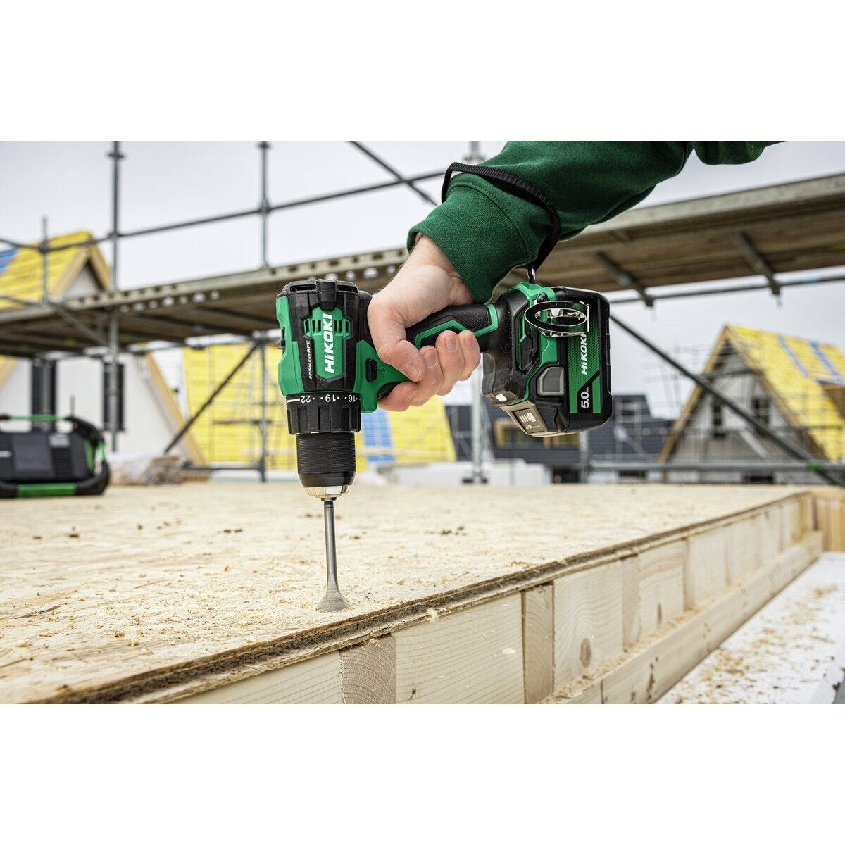 Trapano a percussione DV18DEW2Z +2 batterie Multivolt 18V + Caricabatterie