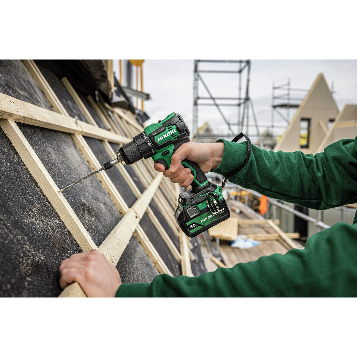 Trapano a percussione DV18DEW2Z +2 batterie Multivolt 18V + Caricabatterie