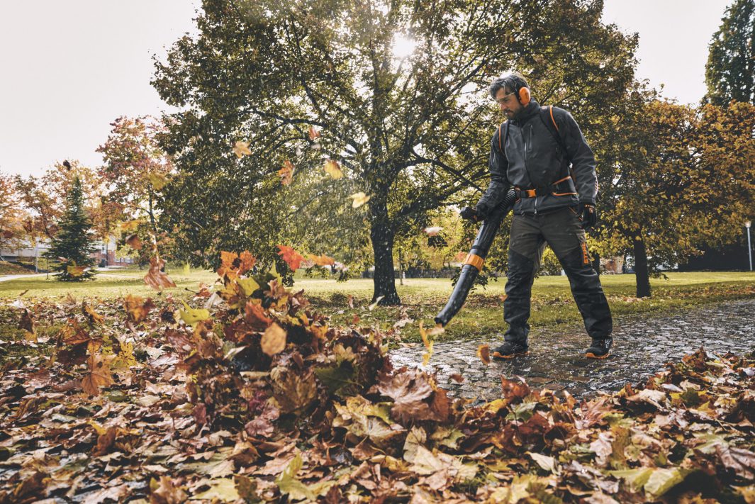 STIHL Soffiatore Spalleggiato BGA 300 (solo corpo macchina)