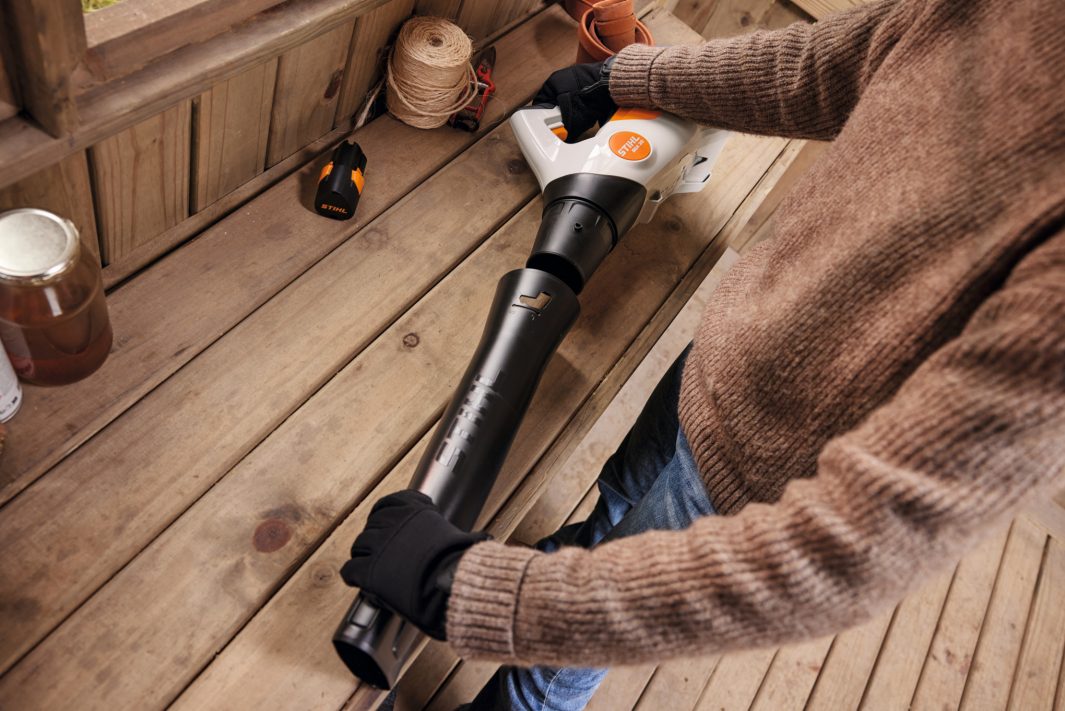 STIHL SOFFIATORE BGA 30 con 2 batterie AS 2 e caricatore ALS 31